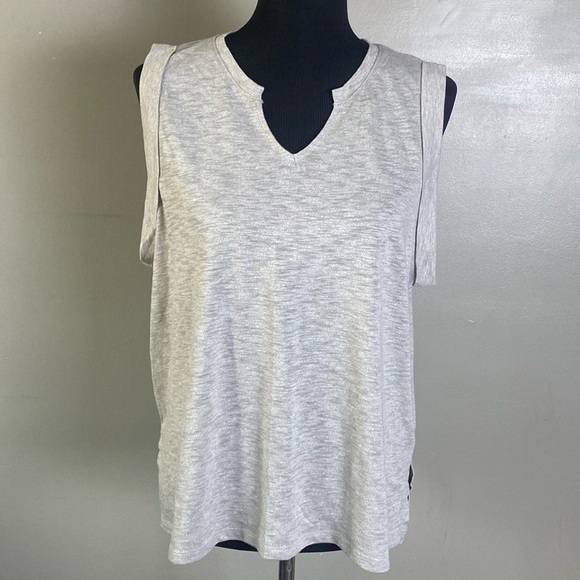 Maurices Oatmeal Color Split Neck Tank Top Sz L NWT - Picture 1 of 6